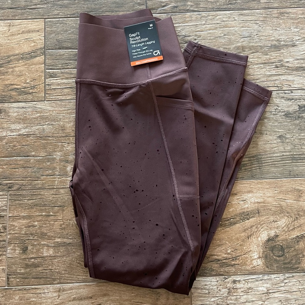 NWT Plum color workout pants GAPFIT M